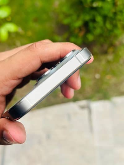 Iphone 15 pro natural titanium