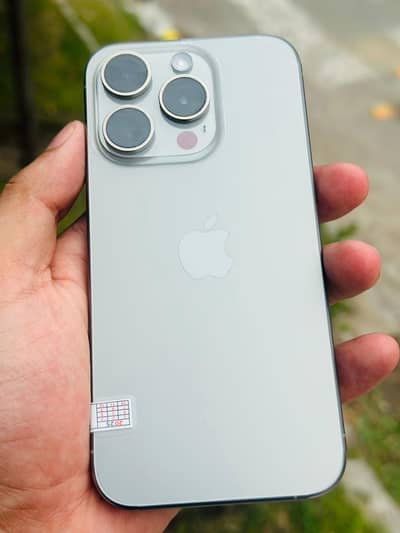 Iphone 15 pro natural titanium