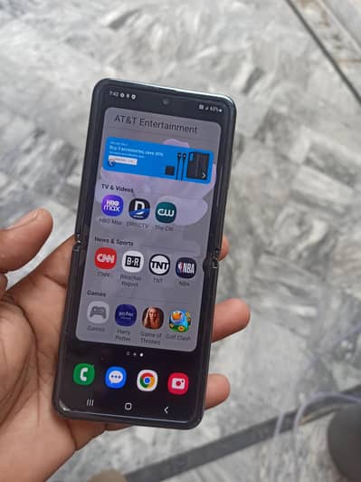 Samsung zflip 1 8gb 256Gb don in Lecd But not issue