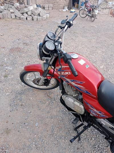 Suzuki GS SE 2022 model in a good condition all oky clear documents