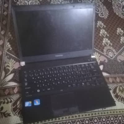 Toshiba Portege R700 Laptop 4 GB/250 GB Core Intel I5 M560 2.67 GHZ