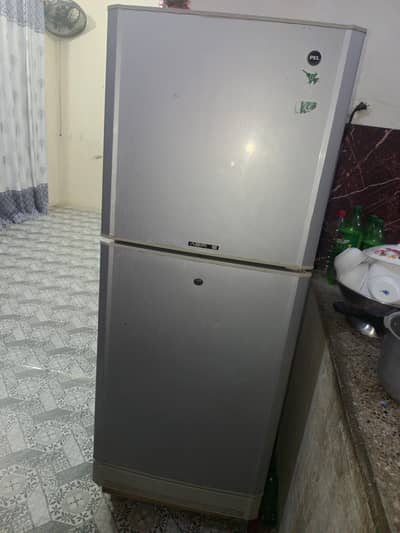 Pel fridge h medium size  genuine condition me h