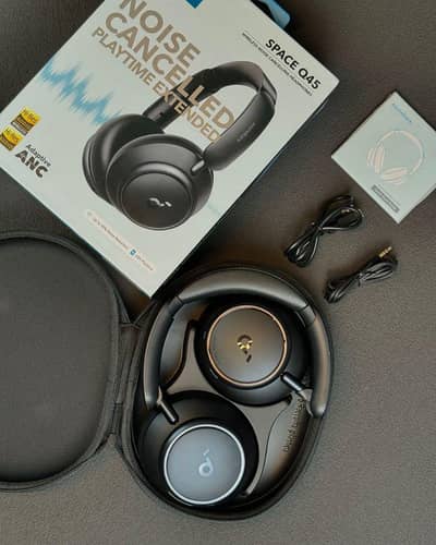 Soundcore Q45 headphones Barely Used work perfectly