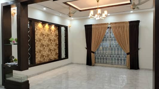 A 10 Marla House In Lahore Is On The Market For rent