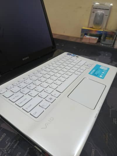 Sony Vaio SVE14118FXW Core i5 2nd Genertion 4GB Ram 320GB HDD