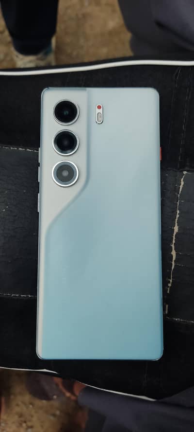 Tecno camon 40 pro With Box, Charger and warranty.