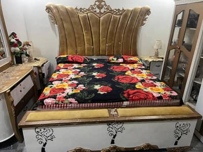 Chinioti bed all set lush condition  sirouse buyers countact me