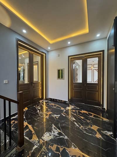 1 KANAL BRAND NEW WITH HOUSE MODERN ELEVATIon