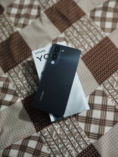 vivo y04 4 128 9 maa kee warranty condition 10/10 ha box or charger sa