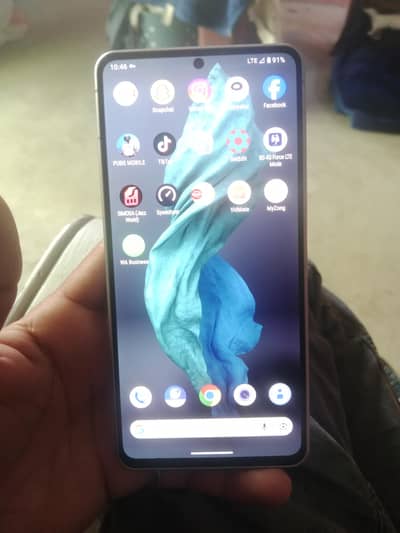 Aquos R7.12+256 10\9 condition.