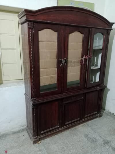 Showcase and Dressing