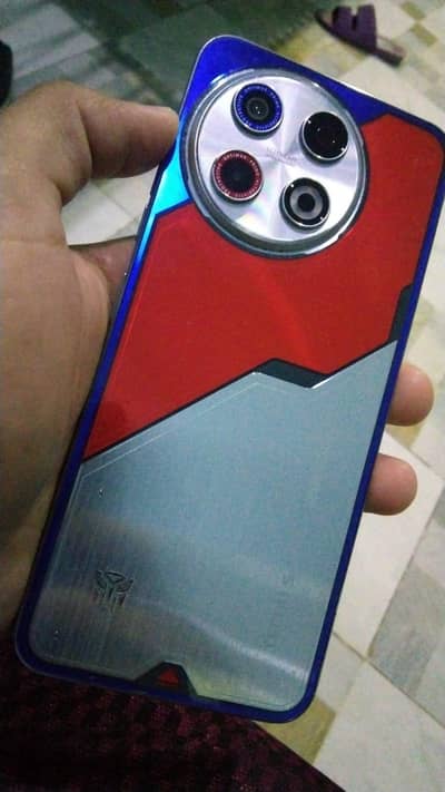 Tecno Spark 30 Pro. 8/128