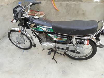 Honda 125 2017 model Karachi number hai complete paper hai