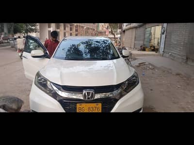 Honda Vezel Model 2014 reg 2016 pearl white godod condition home .