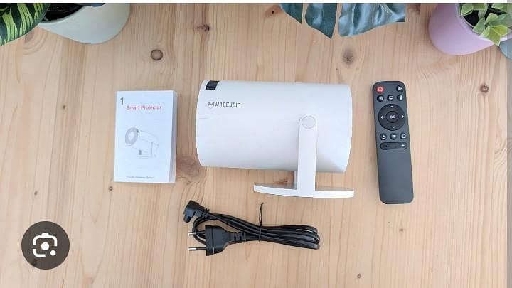 HY300 PRO PLUS PROJECTOR 2