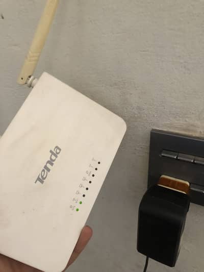 Tenda Router with BT charger
