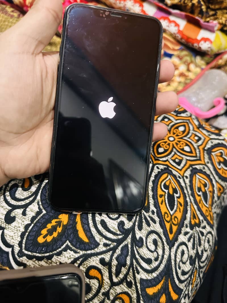iPhone 11pro max 4