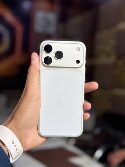 17 pro max  256gb Dual e Factory unlocked  67cc Full box