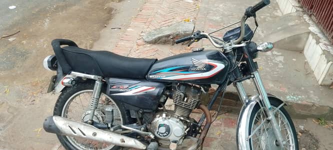 United 125 Available – Complete Documents, Neat & Clean