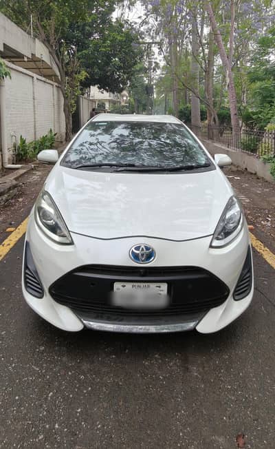 Toyota Aqua 2020/24, S-LED, pearl white , total genuine, low milage