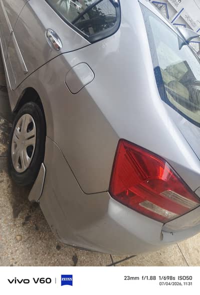 gari ander sy total orignl hy bhir sy 4 pice tach hn