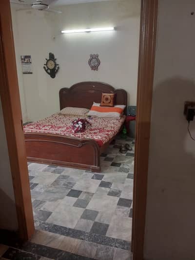 1 Bed Shading room for only single Lady