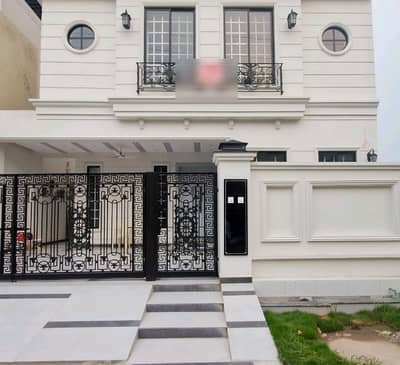 10 Marla House Is Available For sale In Tariq Gardens