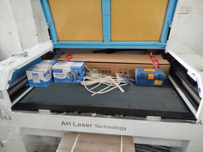 Laser cutting machine for febric and lethar
