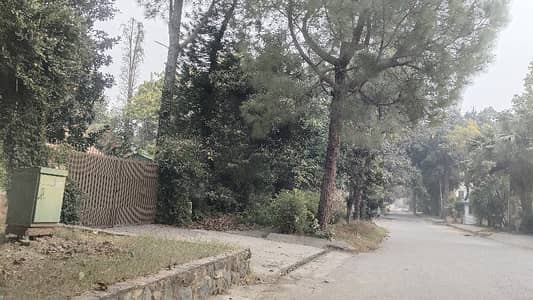 G-6 Demolish Able House Size 1200 Square Yard 3 Side Corner Direct Deal With Owner