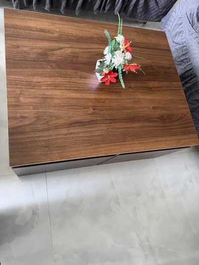 Premium wooden coffee table 4 Stools & Storage – 6 Months Used