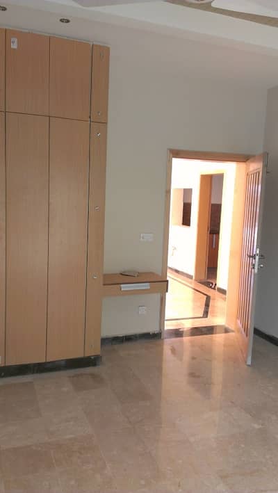 10 Marla Luxury House For Sale