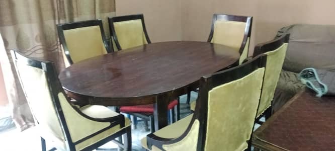 10/10 Dining table with 6 sofa chairs