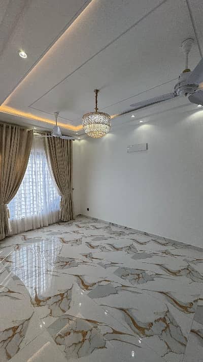 10 Marla House Available For Rent