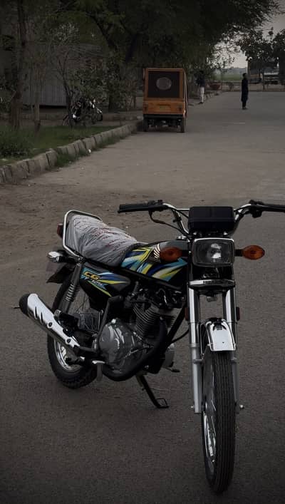 Urgent sale  125 black clr