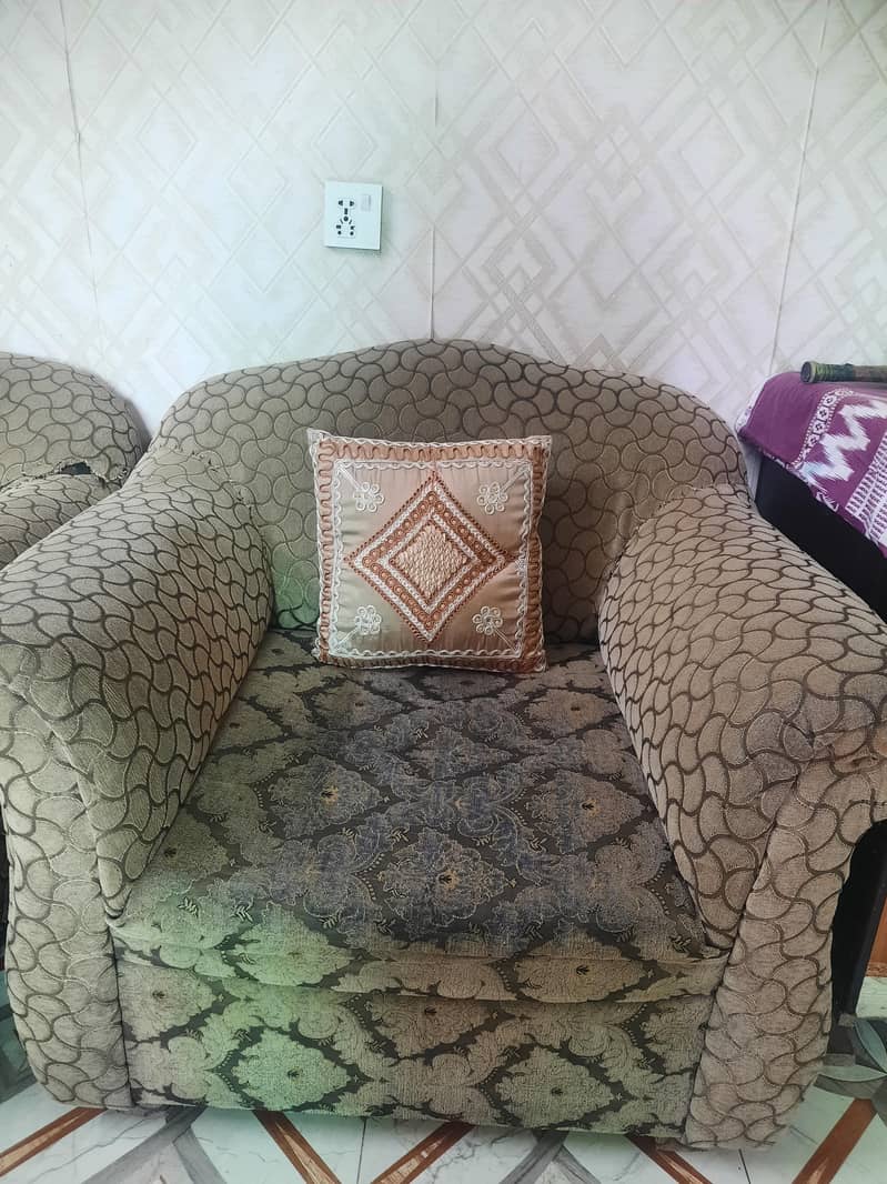5 Seater Sofa Set – Good Condition (7.5/10) – Urgent Sale 2
