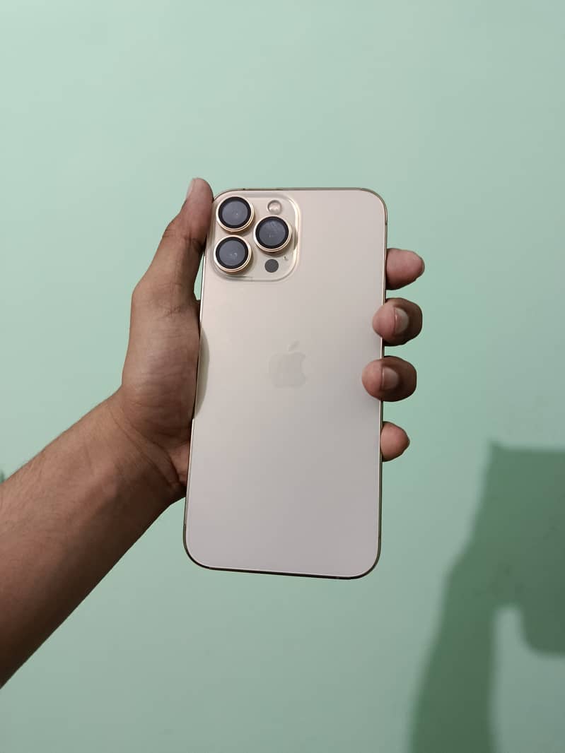 IPHONE 13 PRO MAX GOLDEN COLOUR 0