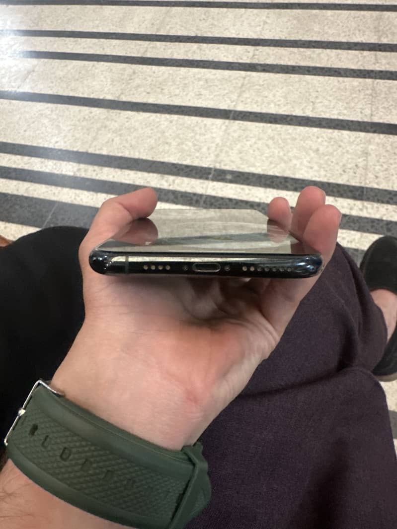 Iphone 11 pro max 4