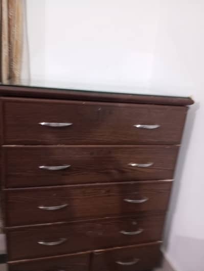 Drawer having 5 spacing wide wide area