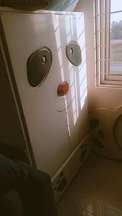 kids wardrobe