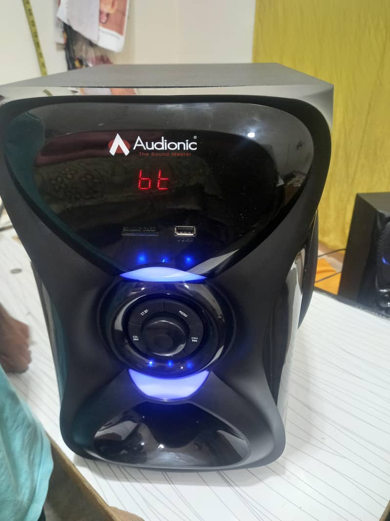 Audionic model R30 2