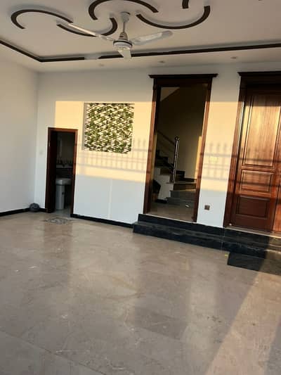 12 Marla House For Sale In Ideal Location In G/16