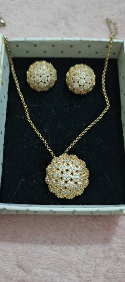 Gold plated set, from saudia.