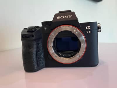 Sony A7iii Full Frame Mirrorless - Low Shutter - Clean