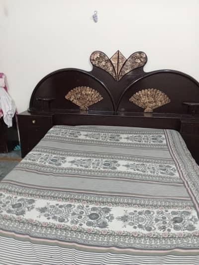 urgent sale . . double bed with metress. . location barakhu col aman ullah