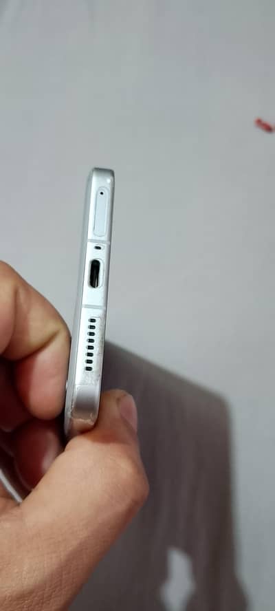 iqoo 13 dual physical sim  16+16GB Ram 512 GB Rom