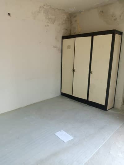 1 bedroom attached bathroom