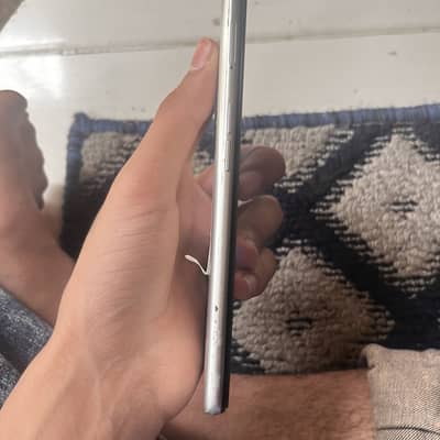 Phone acha hy only sale karna hy