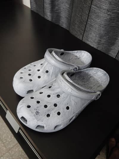 CROCS CLOGS | LIGHT GRAY WATERCOLOR FINISH | ORIGINAL PRICE 20K