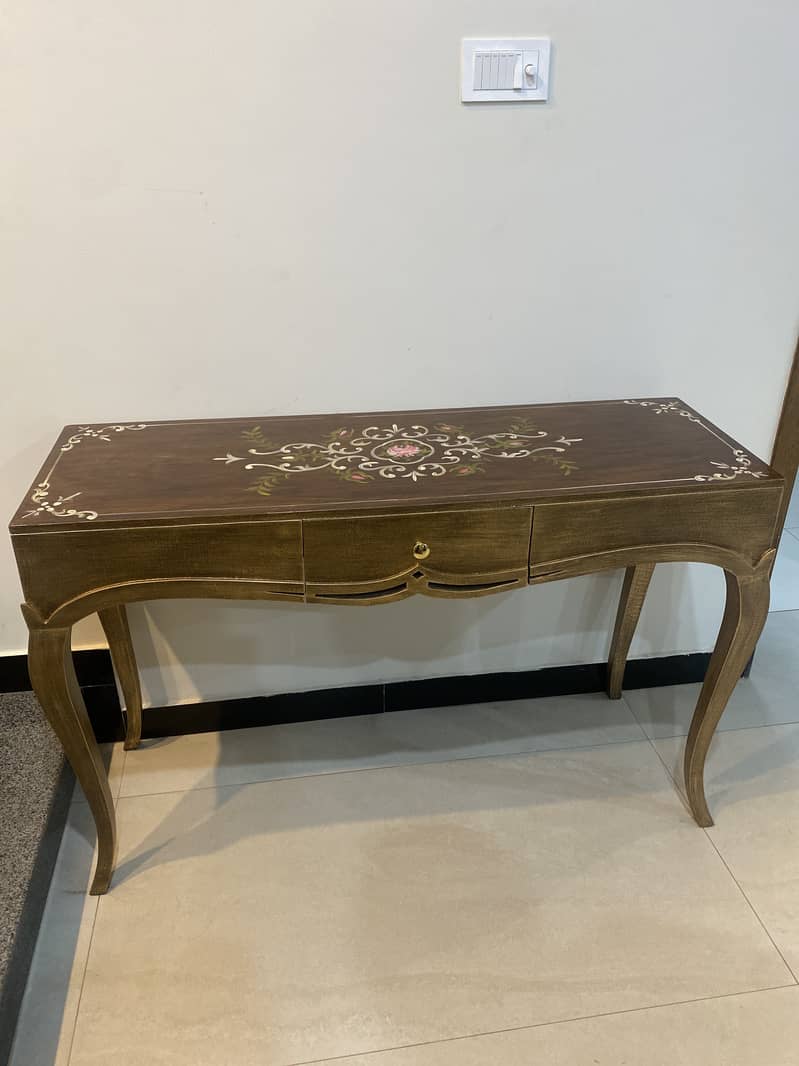 Console table 0