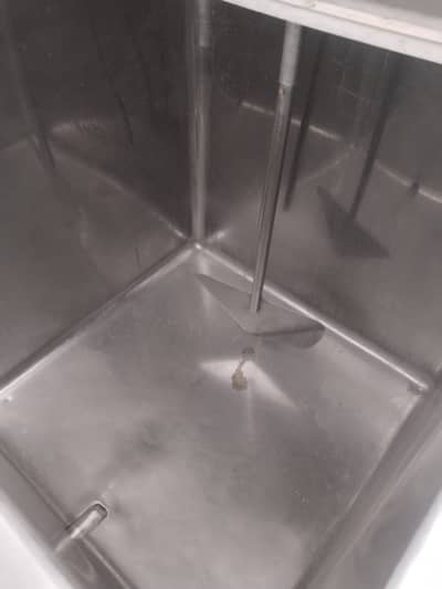 Milk cooling machine